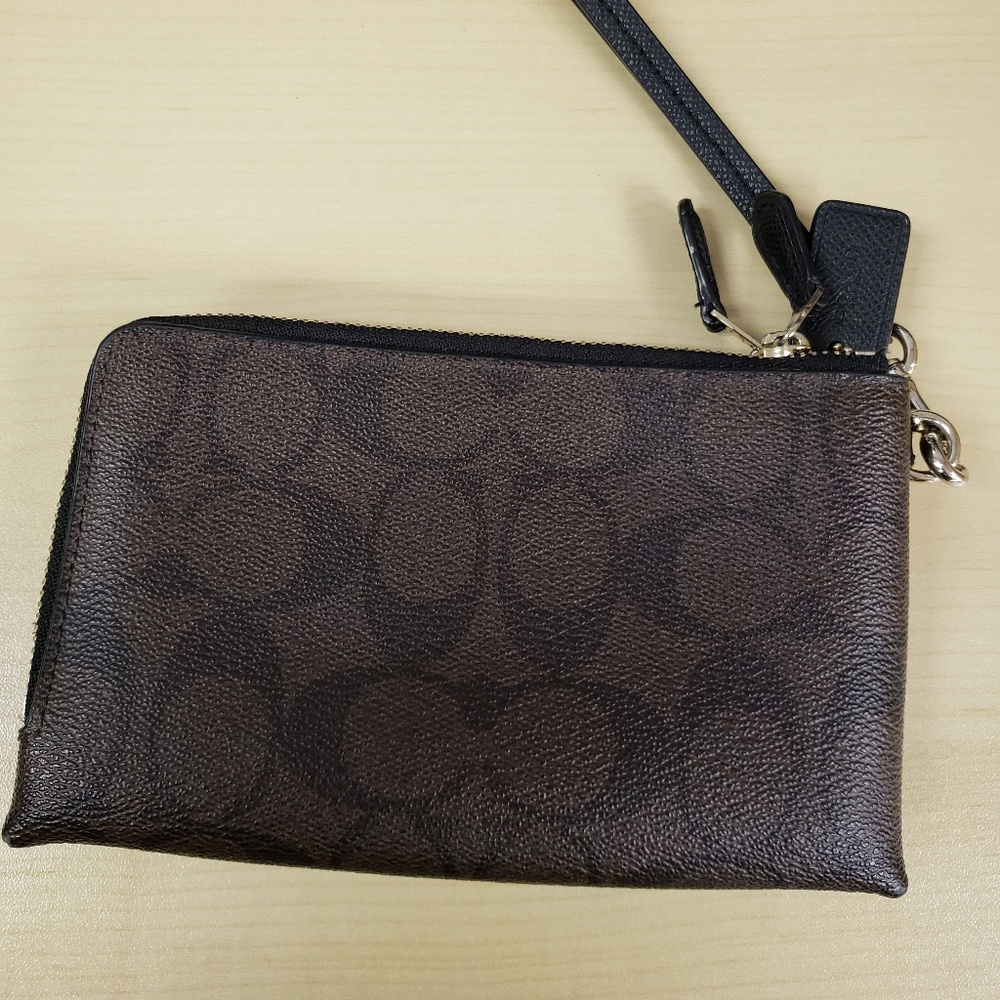 Coach wristlet - Picture 2 of 2
